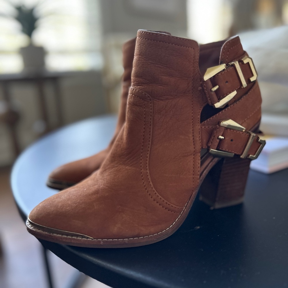Gianni bini tan booties